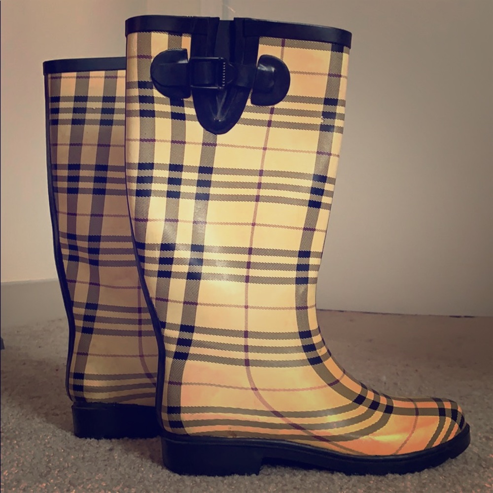 Burberry (fake) patterned rain boots